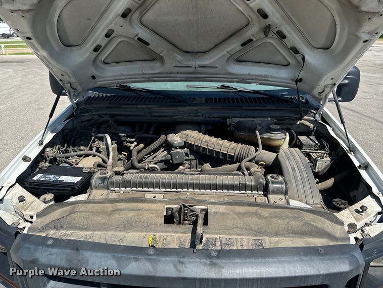 image for item DX0756 2006 Ford F450 Super Duty XL bucket truck