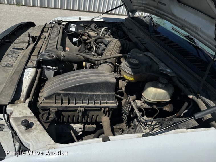 image for item DX0756 2006 Ford F450 Super Duty XL bucket truck