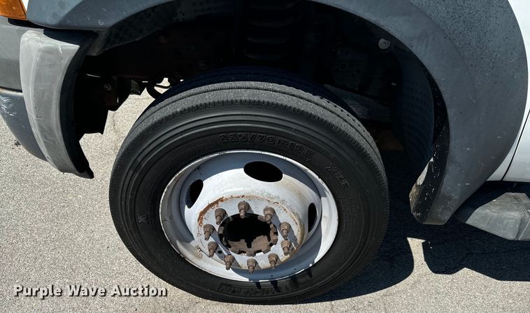 image for item DX0756 2006 Ford F450 Super Duty XL bucket truck