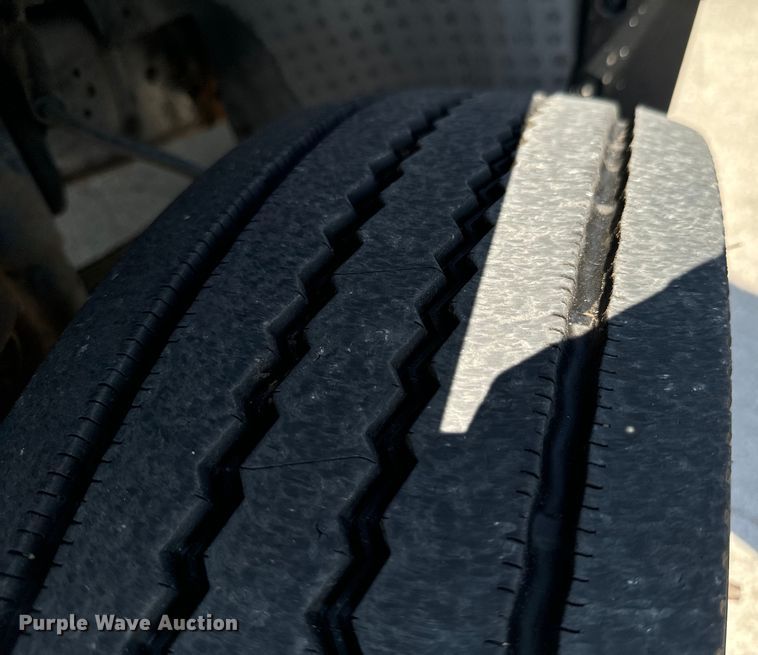 image for item DX0756 2006 Ford F450 Super Duty XL bucket truck