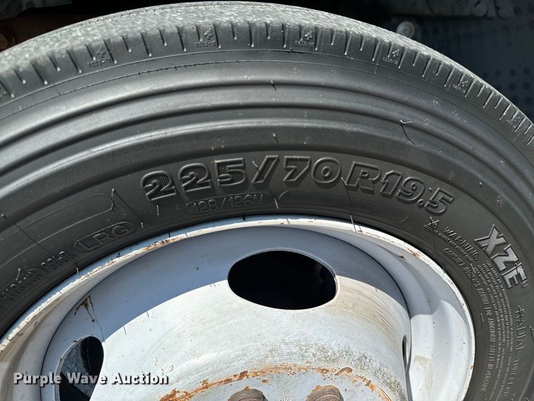 image for item DX0756 2006 Ford F450 Super Duty XL bucket truck