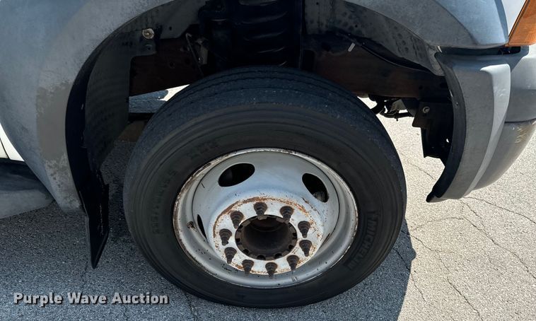 image for item DX0756 2006 Ford F450 Super Duty XL bucket truck