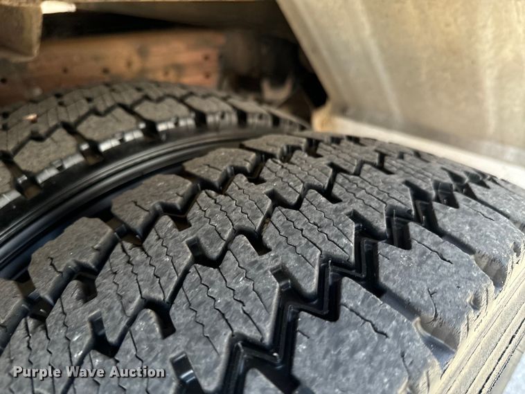 image for item DX0756 2006 Ford F450 Super Duty XL bucket truck