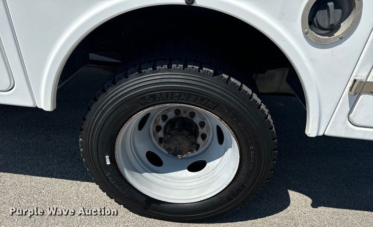 image for item DX0756 2006 Ford F450 Super Duty XL bucket truck