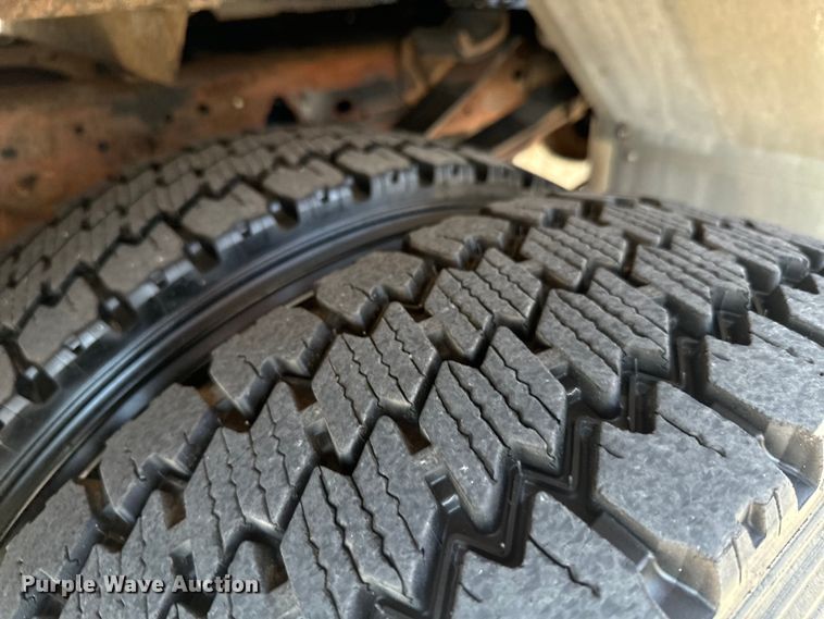 image for item DX0756 2006 Ford F450 Super Duty XL bucket truck