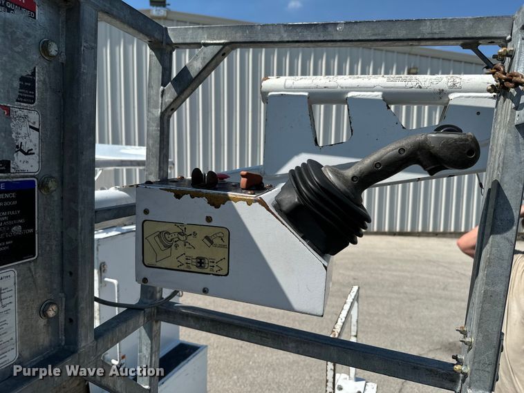 image for item DX0760 2014 Ford F550 Super Duty bucket truck