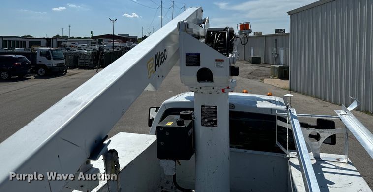 image for item DX0760 2014 Ford F550 Super Duty bucket truck