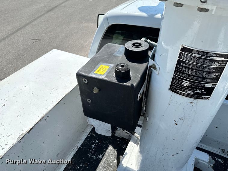 image for item DX0760 2014 Ford F550 Super Duty bucket truck