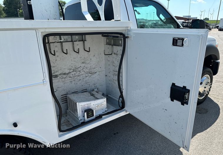 image for item DX0760 2014 Ford F550 Super Duty bucket truck