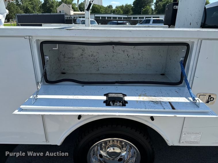 image for item DX0760 2014 Ford F550 Super Duty bucket truck