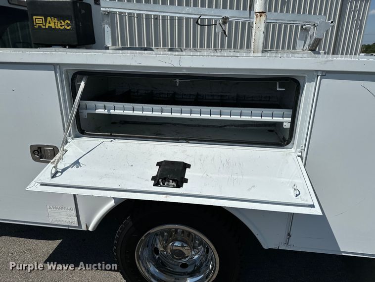 image for item DX0760 2014 Ford F550 Super Duty bucket truck