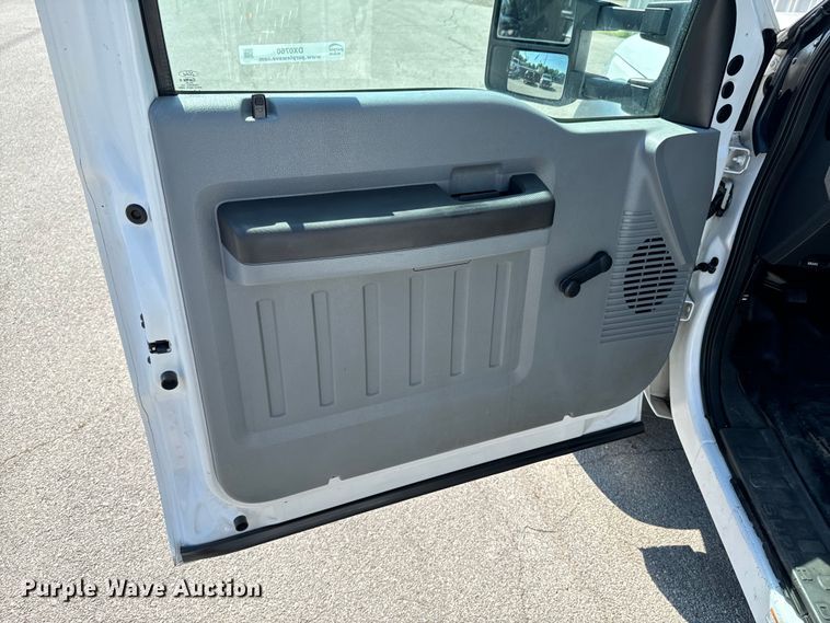 image for item DX0760 2014 Ford F550 Super Duty bucket truck