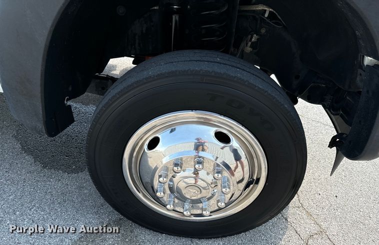 image for item DX0760 2014 Ford F550 Super Duty bucket truck