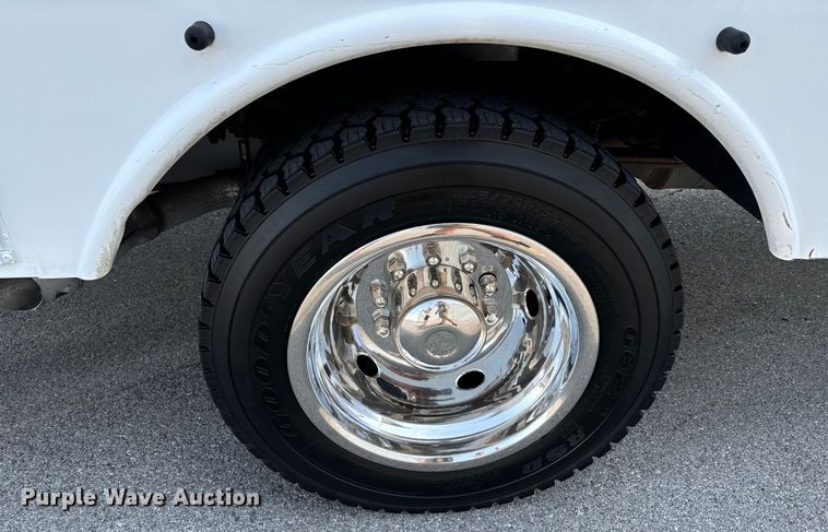 image for item DX0760 2014 Ford F550 Super Duty bucket truck