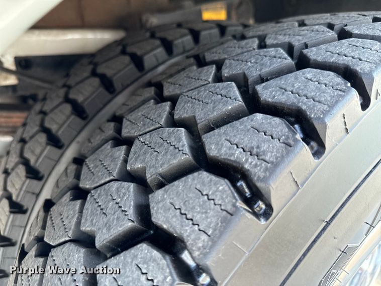 image for item DX0760 2014 Ford F550 Super Duty bucket truck