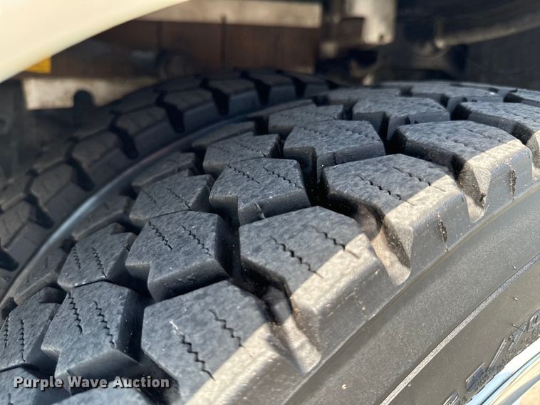 image for item DX0760 2014 Ford F550 Super Duty bucket truck