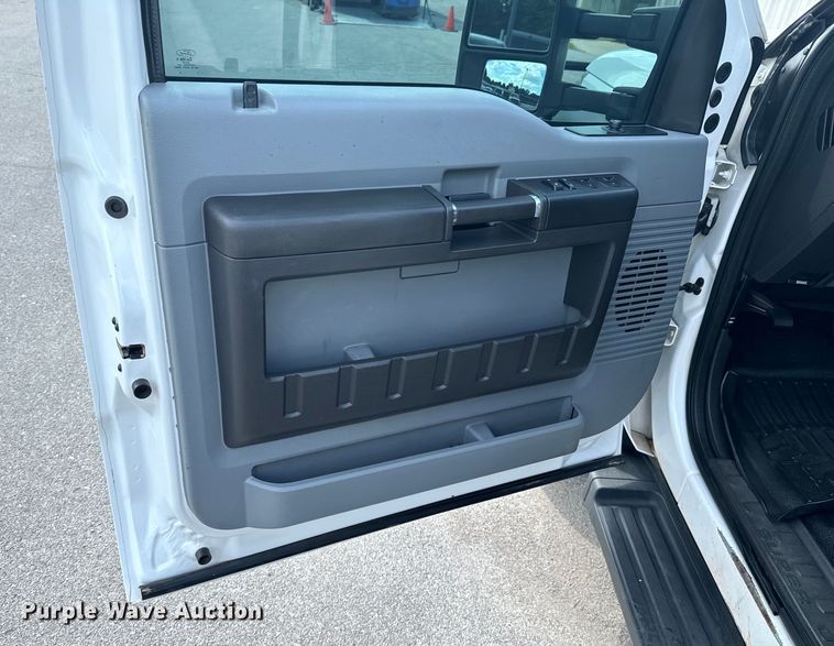 image for item DX0806 2012 Ford F450 Super Duty winch truck