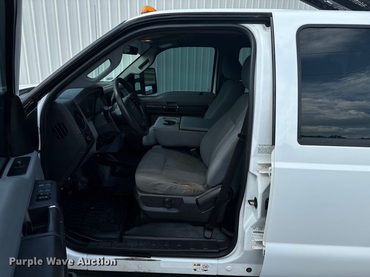 image for item DX0806 2012 Ford F450 Super Duty winch truck