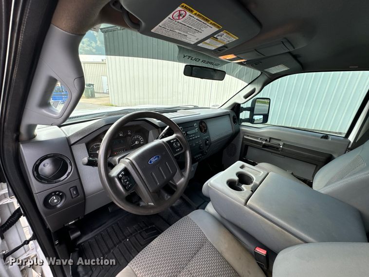 image for item DX0806 2012 Ford F450 Super Duty winch truck