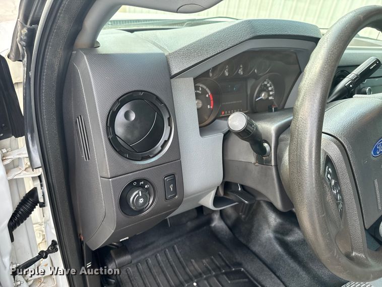 image for item DX0806 2012 Ford F450 Super Duty winch truck