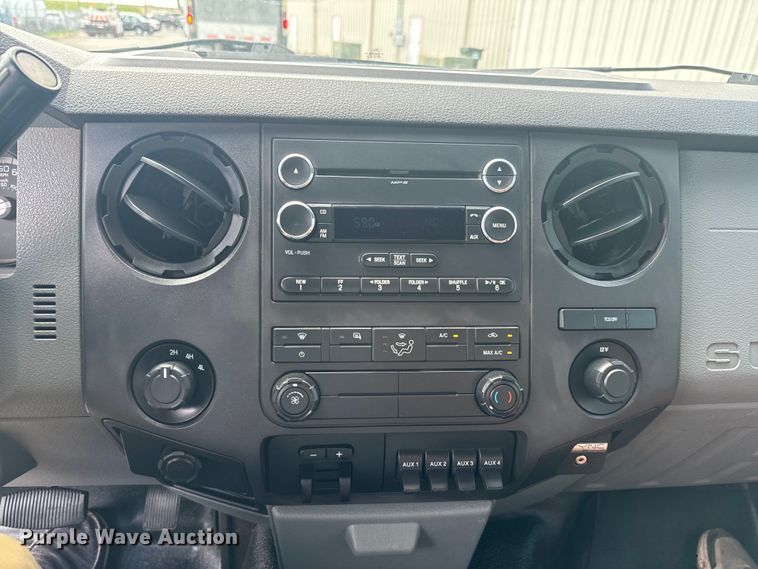 image for item DX0806 2012 Ford F450 Super Duty winch truck