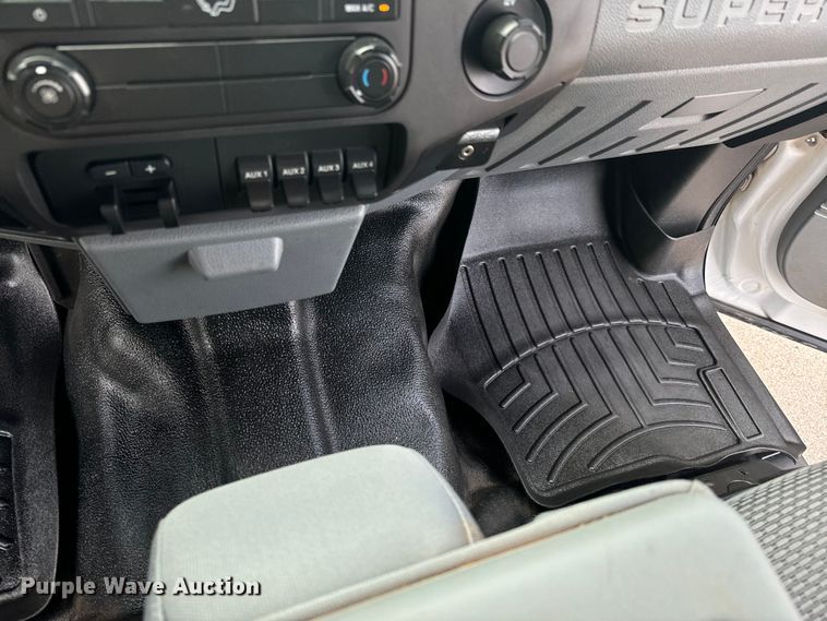 image for item DX0806 2012 Ford F450 Super Duty winch truck