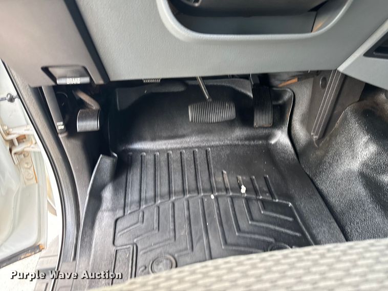 image for item DX0806 2012 Ford F450 Super Duty winch truck