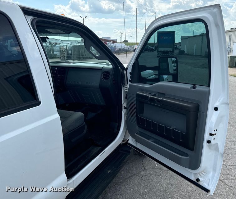 image for item DX0806 2012 Ford F450 Super Duty winch truck