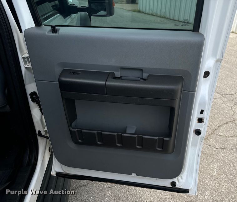 image for item DX0806 2012 Ford F450 Super Duty winch truck