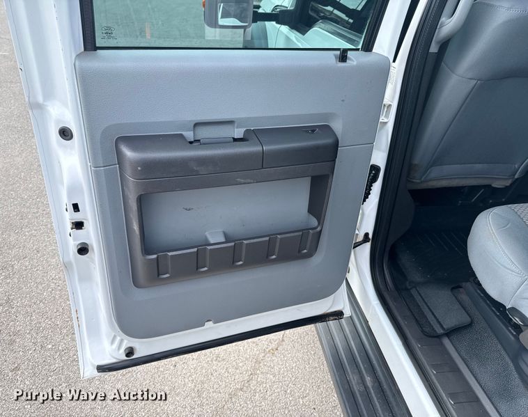 image for item DX0806 2012 Ford F450 Super Duty winch truck