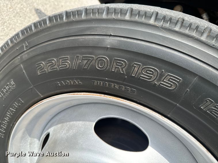 image for item DX0806 2012 Ford F450 Super Duty winch truck