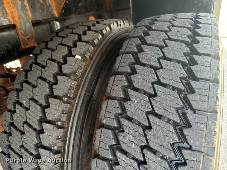 image for item DX0806 2012 Ford F450 Super Duty winch truck