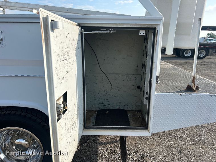 image for item EG0711 2008 Ford F450 Super Duty  bucket truck