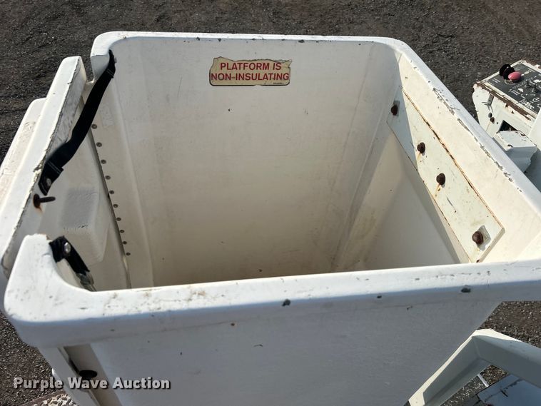 image for item EG0711 2008 Ford F450 Super Duty  bucket truck