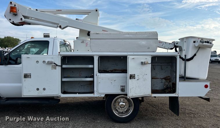 image for item EG0721 2011 Ford F450 Super Duty  bucket truck