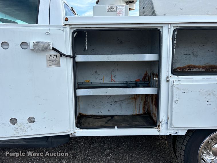 image for item EG0721 2011 Ford F450 Super Duty  bucket truck