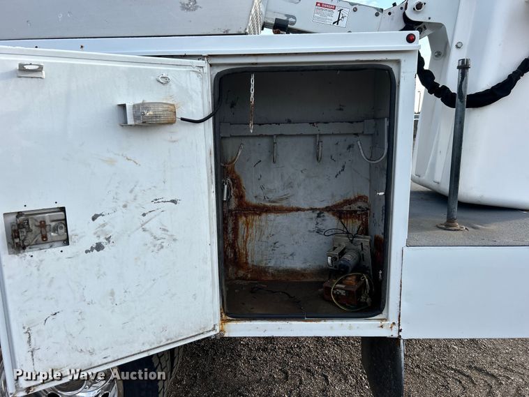 image for item EG0721 2011 Ford F450 Super Duty  bucket truck