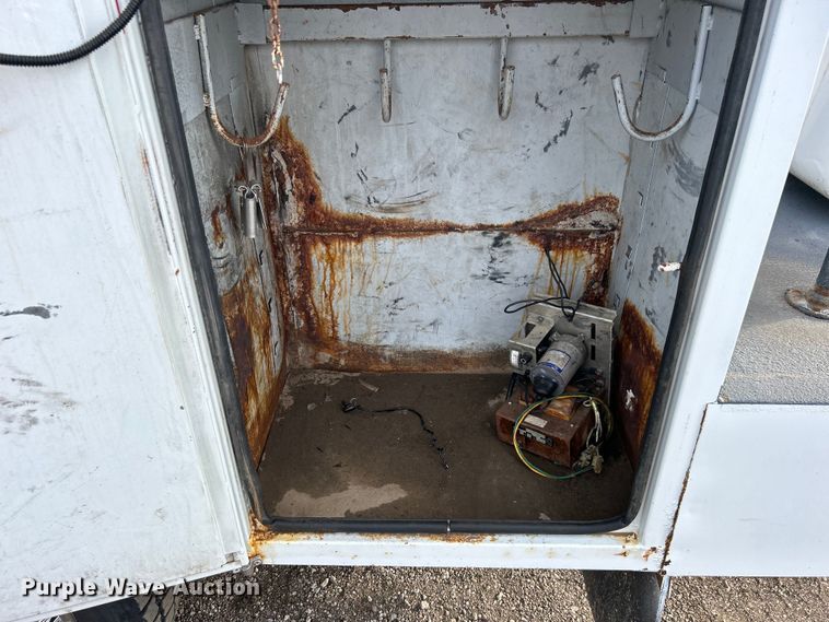 image for item EG0721 2011 Ford F450 Super Duty  bucket truck