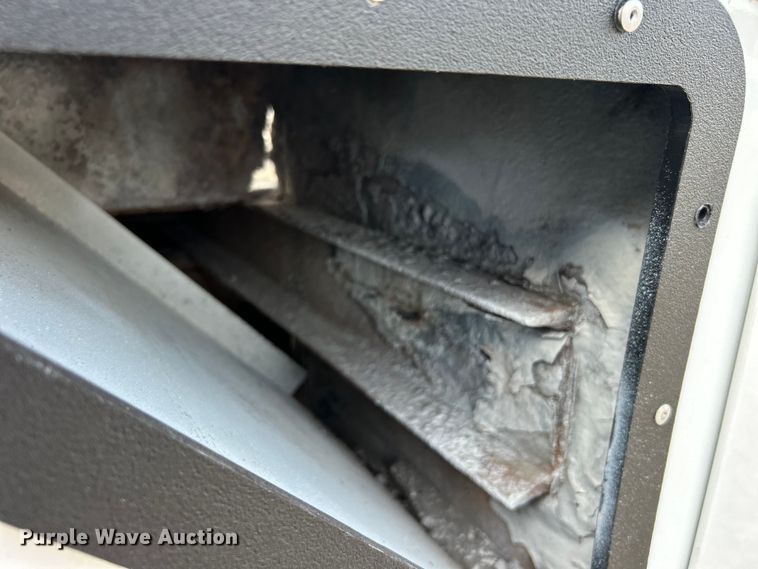 image for item EG0721 2011 Ford F450 Super Duty  bucket truck