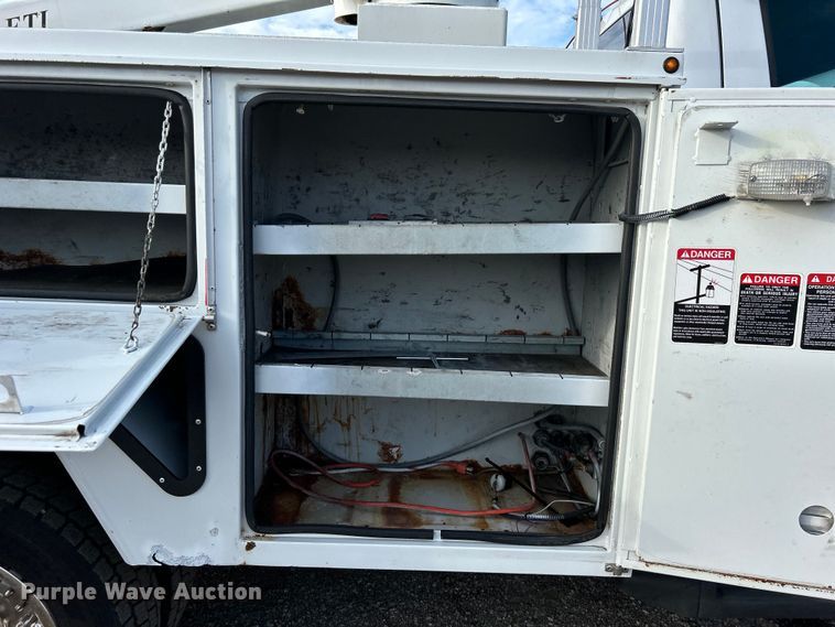 image for item EG0721 2011 Ford F450 Super Duty  bucket truck