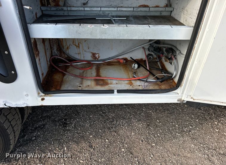 image for item EG0721 2011 Ford F450 Super Duty  bucket truck