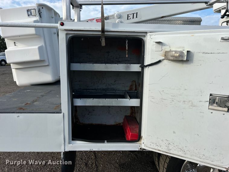 image for item EG0721 2011 Ford F450 Super Duty  bucket truck