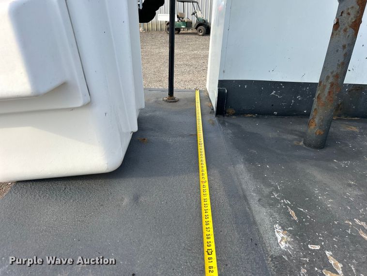 image for item EG0721 2011 Ford F450 Super Duty  bucket truck