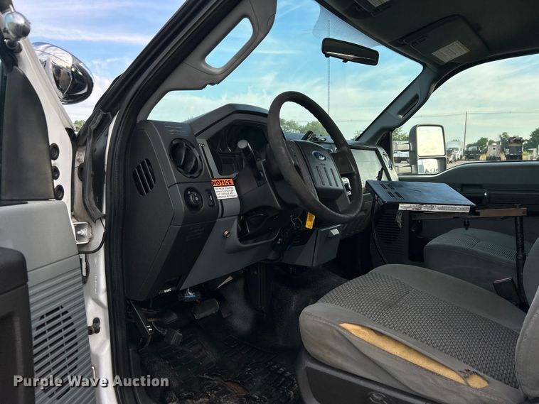 image for item EG0721 2011 Ford F450 Super Duty  bucket truck