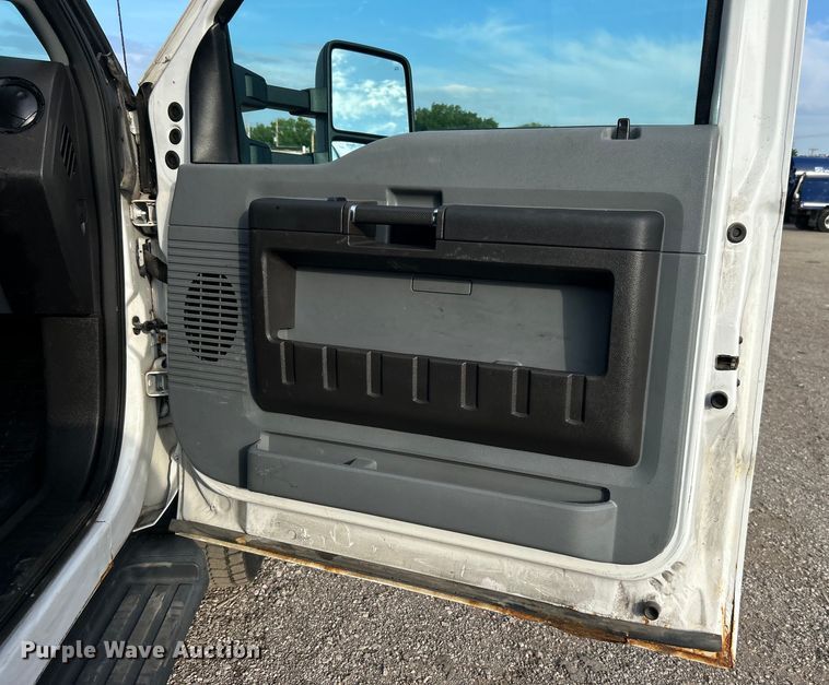 image for item EG0721 2011 Ford F450 Super Duty  bucket truck