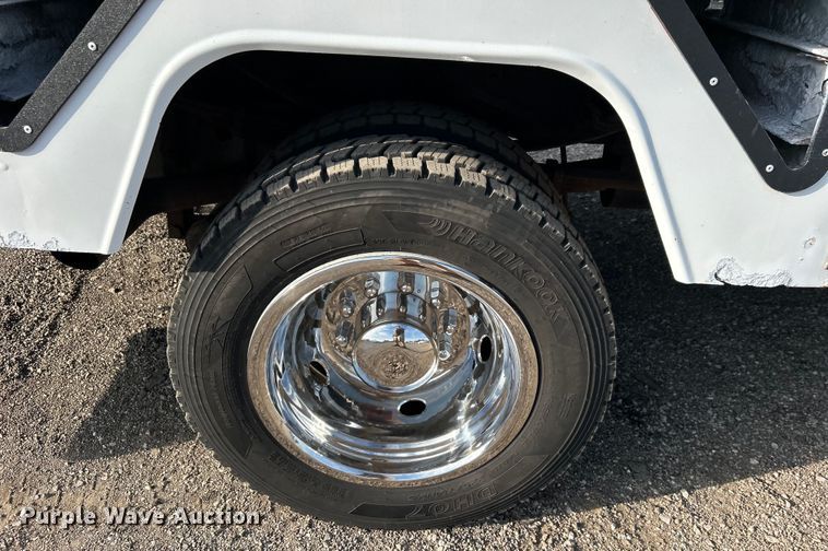 image for item EG0721 2011 Ford F450 Super Duty  bucket truck