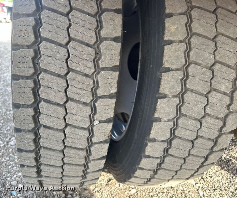 image for item EG0721 2011 Ford F450 Super Duty  bucket truck