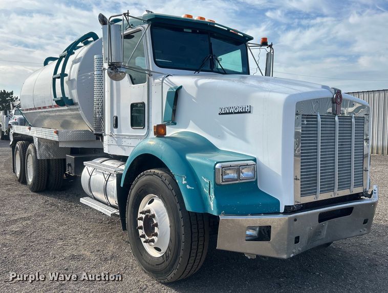 image for item EG0722 2005 Kenworth T800 vacuum truck