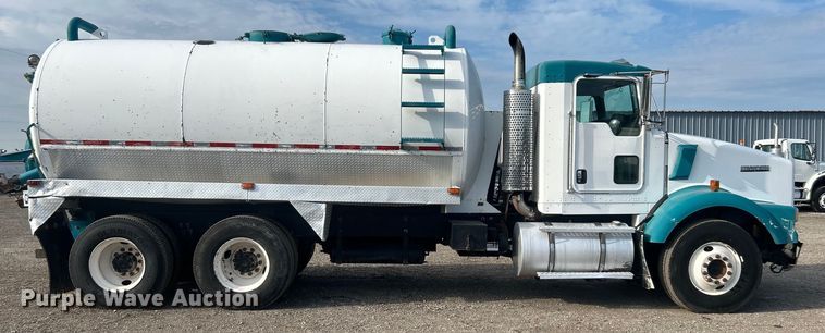 image for item EG0722 2005 Kenworth T800 vacuum truck