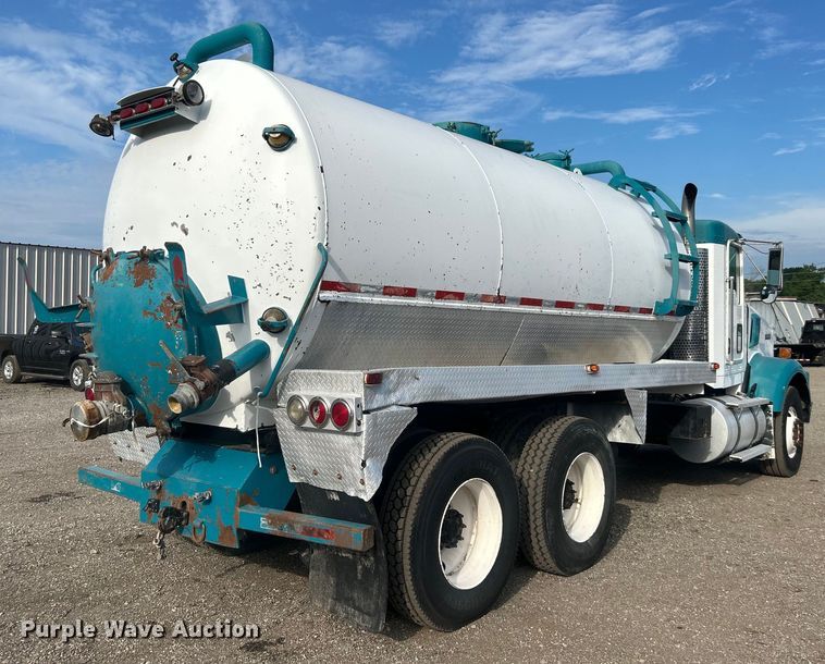 image for item EG0722 2005 Kenworth T800 vacuum truck